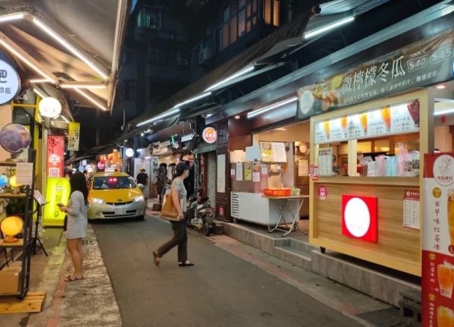 台北年輕人逛街