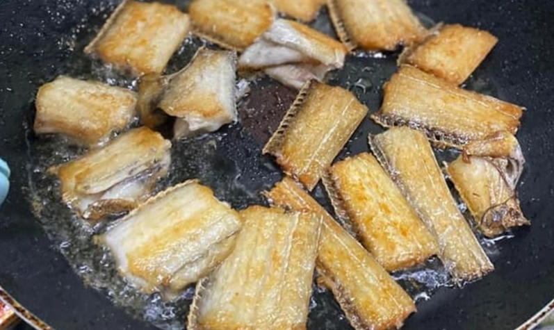 煎魚麵粉太白粉黃金比例秘訣：酥脆不油膩的終極指南