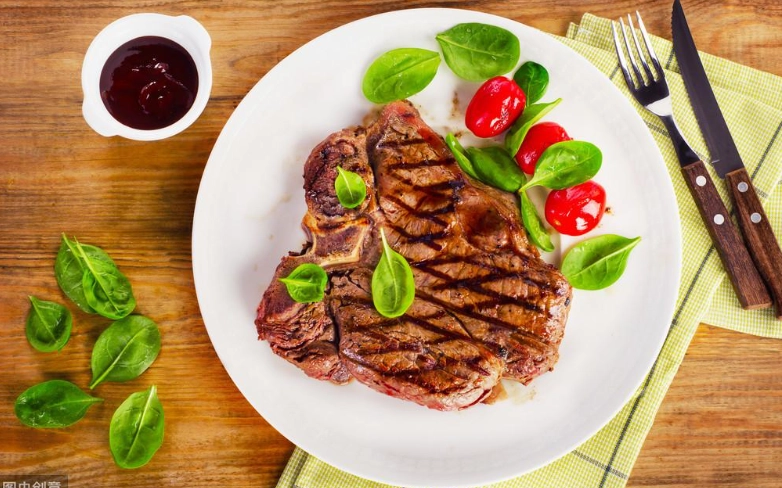 完美煎牛排步驟全攻略：從選肉到靜止的專家心法