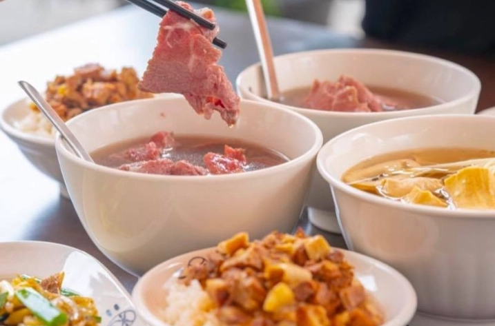 台南宵夜聊天去哪裡？深夜食堂、熱炒酒吧與老店推薦