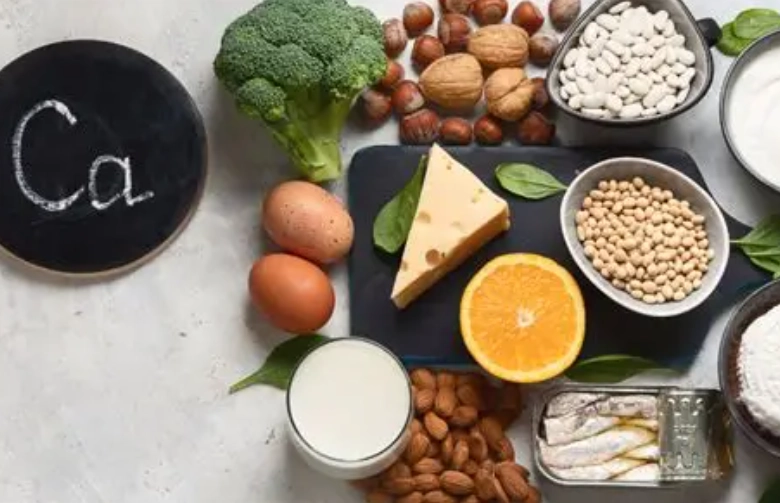 含有鈣質的食物有哪些？完整清單與實用攝取指南