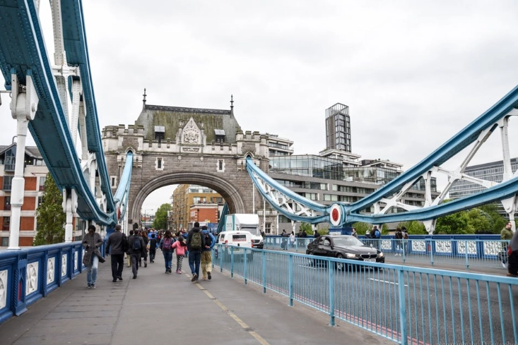 倫敦鐵橋垮下來台灣