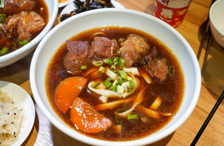 萬華西園路美食地圖：在地人帶路，從老字號肉羹到深夜滷味一次收錄