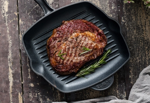 鑄鐵鍋牛排做法