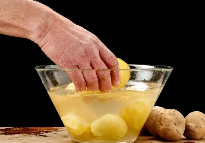 馬鈴薯切好泡水