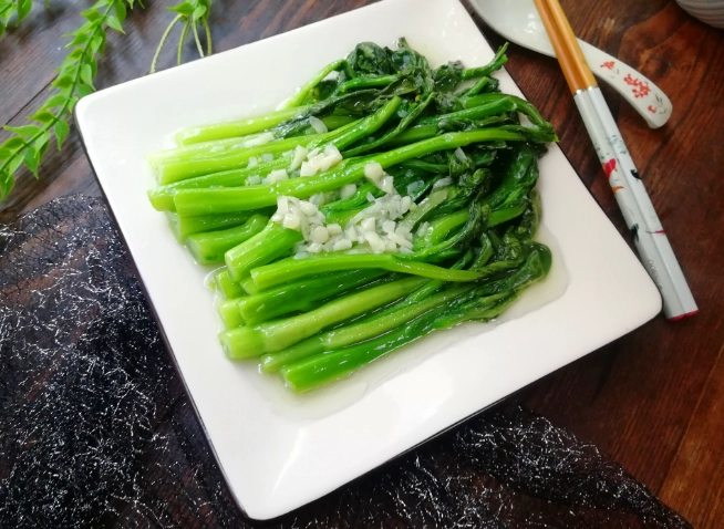 菜心煮多久才好吃？3分鐘與5分鐘的關鍵差異與實用技巧